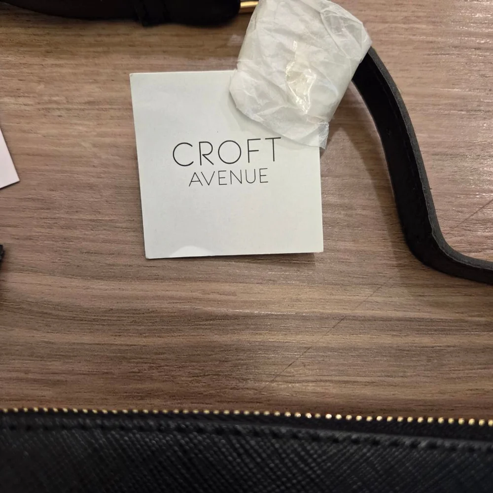 Croft Avenue black Textured Leather Belt Bag w/ Girl Scouts logo - Picture 5 of 6
